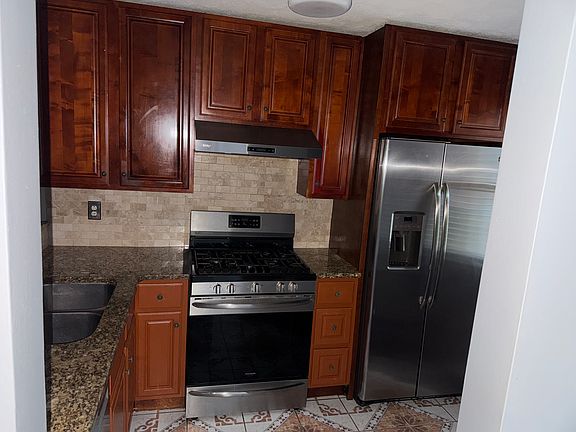 4th image of 820 Stillwater Ln