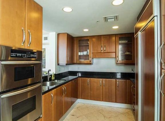 5th image of 19400 Turnberry Way APT 1631
