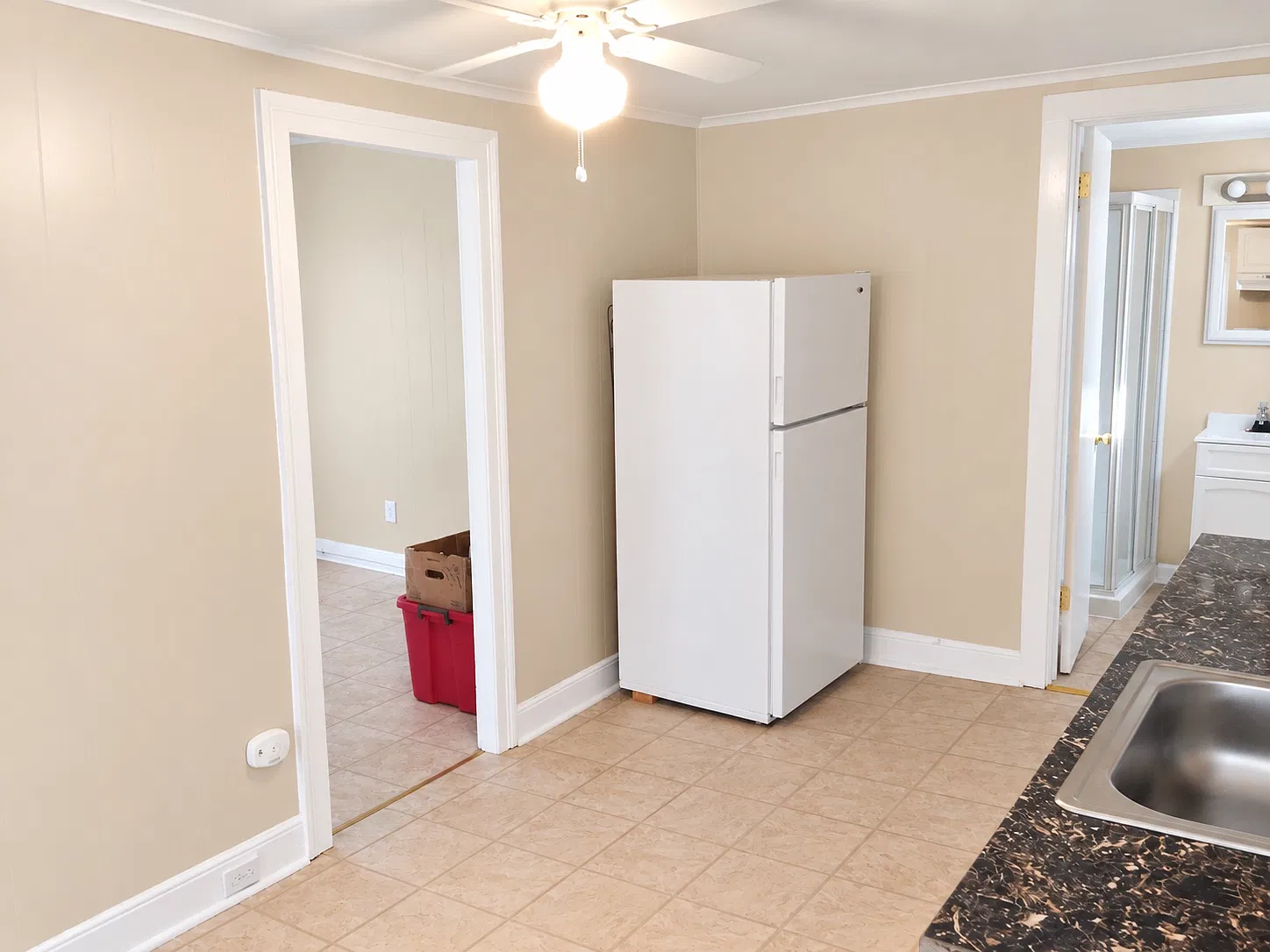 Studio, 300 sqft, $925 — Photo 2