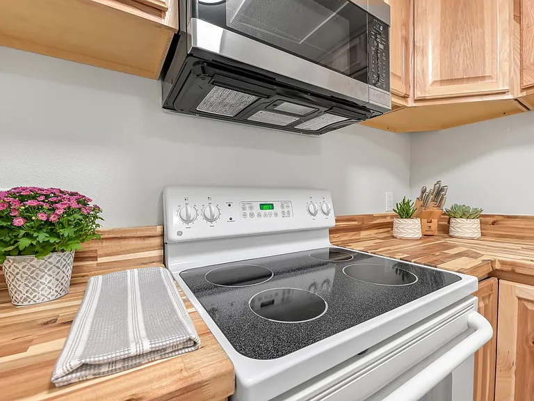 2134 Postal Ave #3C — Photo 8