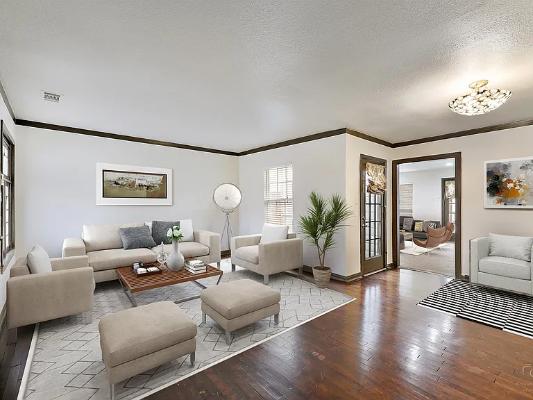 2824 Dyer St — Photo 4