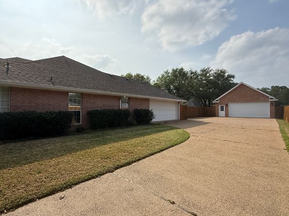 858 Country Lane Dr, Mc Gregor, TX 76657