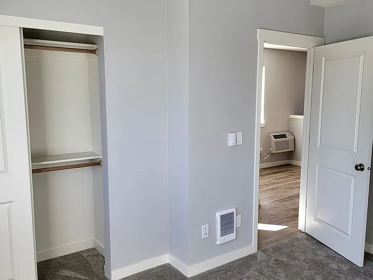 1083 Kennedy St — Photo 4