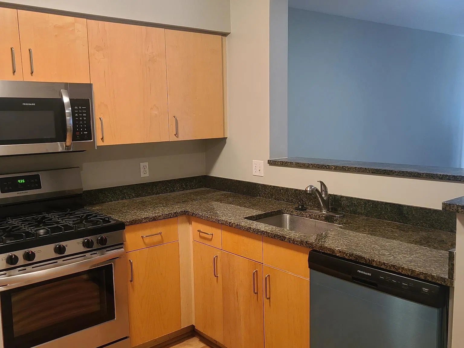 1 bed, 647 sqft, $2,250 — Photo 2