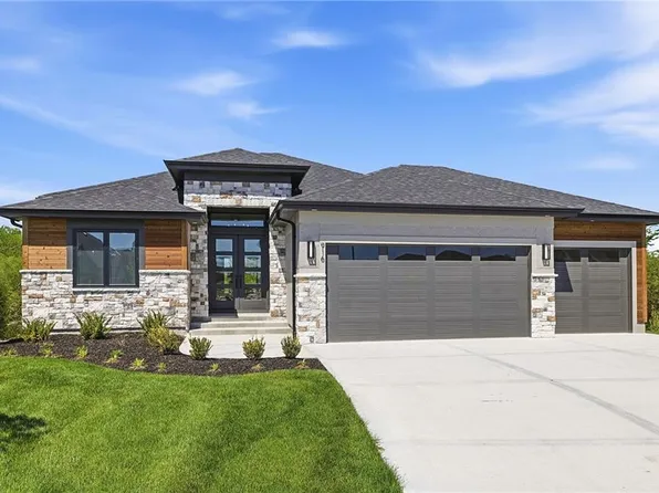 916 Savannah Ln, Greenwood, MO 64034