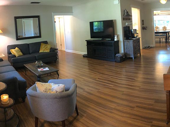 3rd image of 3109 21st Ave W