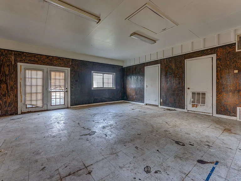 121 E Pecan St — Photo 24