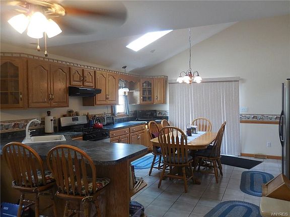 2nd image of 881 Riverview Blvd