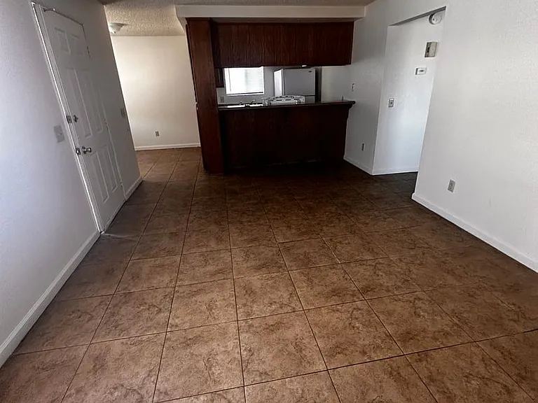 2813 Villalovos Ct — Photo 5