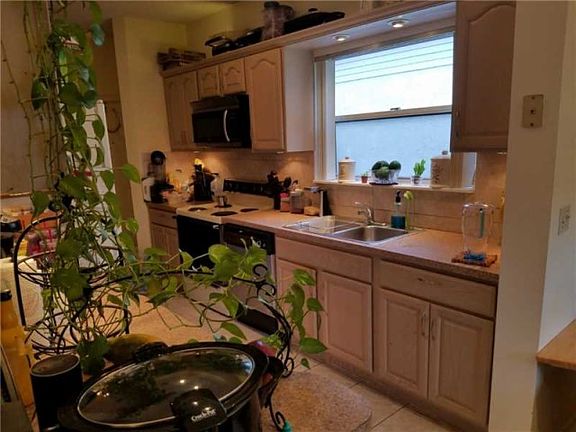 5th image of 1110 SW 86th Ave