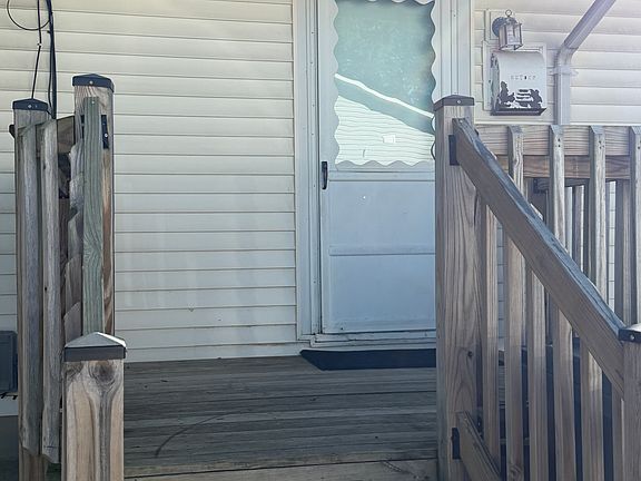 3rd image of 785 Downey Ave