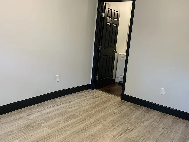 1511 W 1st St — Photo 15
