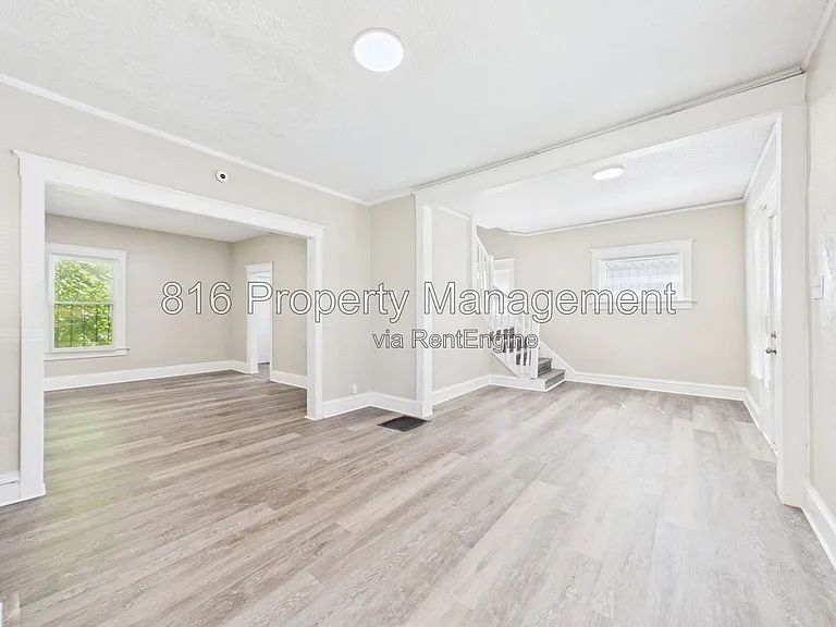 3205 E 31st St — Photo 6