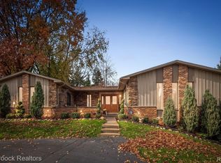 1328 Farmridge Ave, Waterford, MI 48328