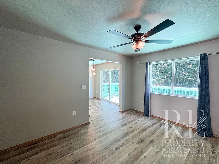 2090 NE Green Glen Ln — Photo 5