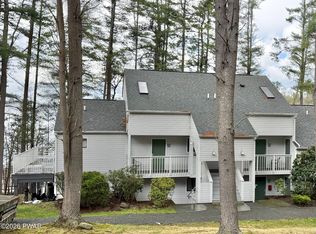 601 Waterview Ln #33, Greentown, PA 18426