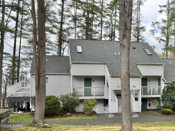 601 Waterview Ln #33, Greentown, PA 18426