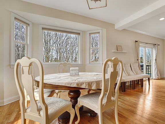 5th image of 28 Spruce Ave