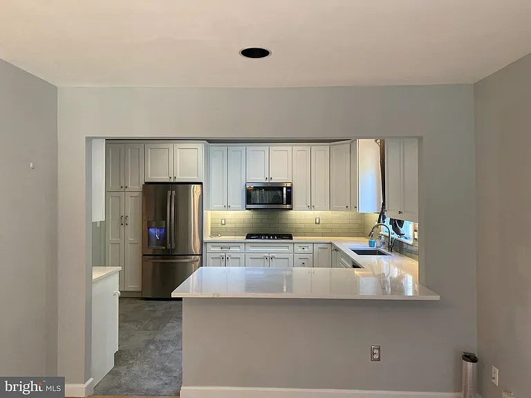 9917 Betteker Ln — Photo 12