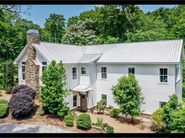 224 Edgewood Dr, Seneca, SC 29678