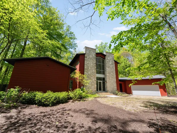 24 Camp Madron Rd, Buchanan, MI 49107