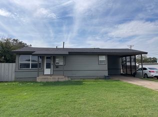 202 Pine St, Levelland, TX 79336