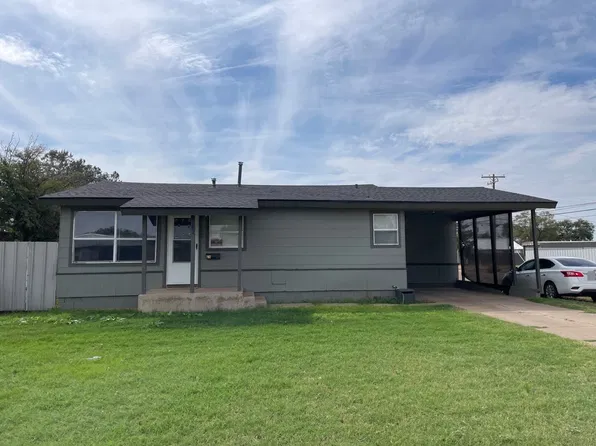 202 Pine St, Levelland, TX 79336