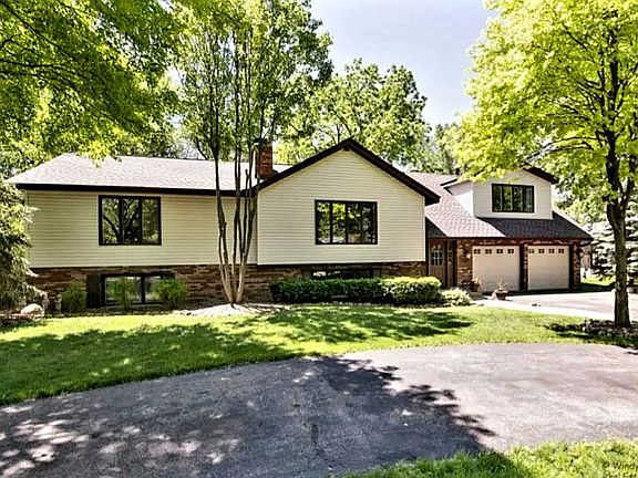 3rd image of 36W669 Hickory Hollow Dr
