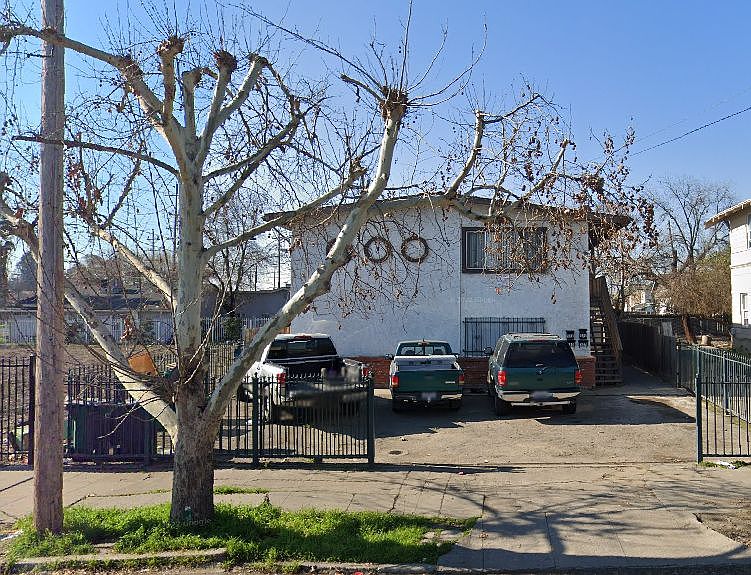1st image of 527 S California St