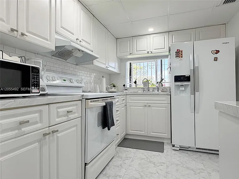 9410 W Flagler St #102 — Photo 5