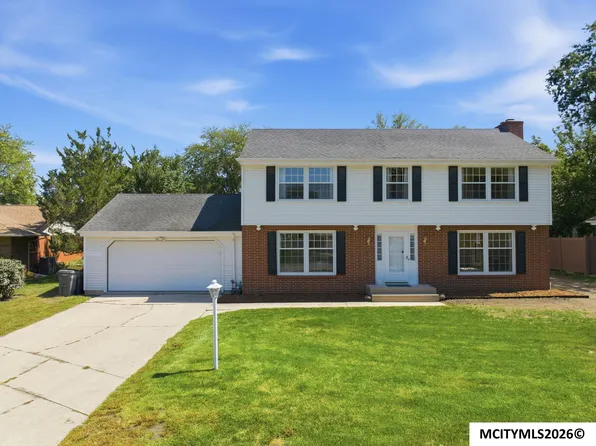 173 Parkridge Dr, Mason City, IA 50401