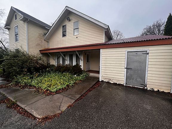 2nd image of 3011 Shire Cir