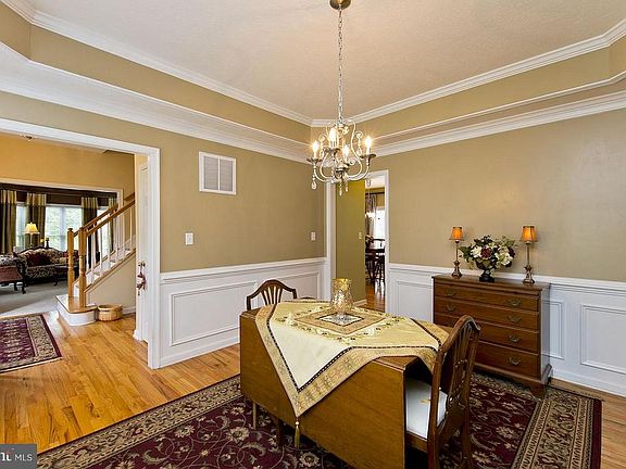 4th image of 334 Clydesdale Dr