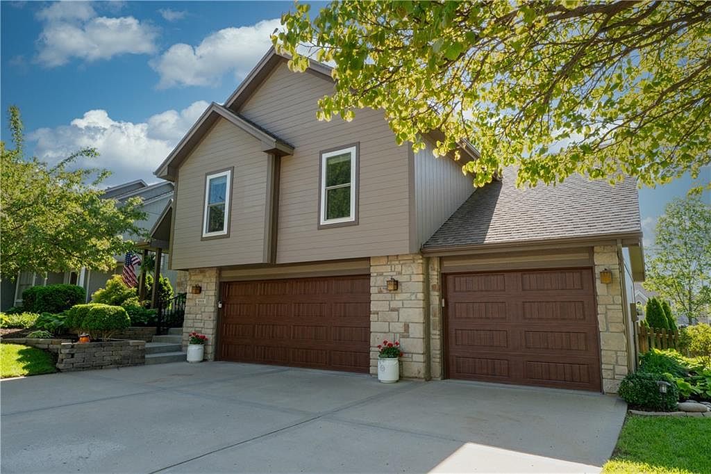 ご*ん様 House on the hill 80 L/STee(brown h Sizzim 10 ft. W x 8 ft. D Outdoor Metal Shed with Vents and