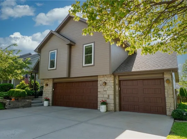 9808 N Hedges Ave, Kansas City, MO 64157