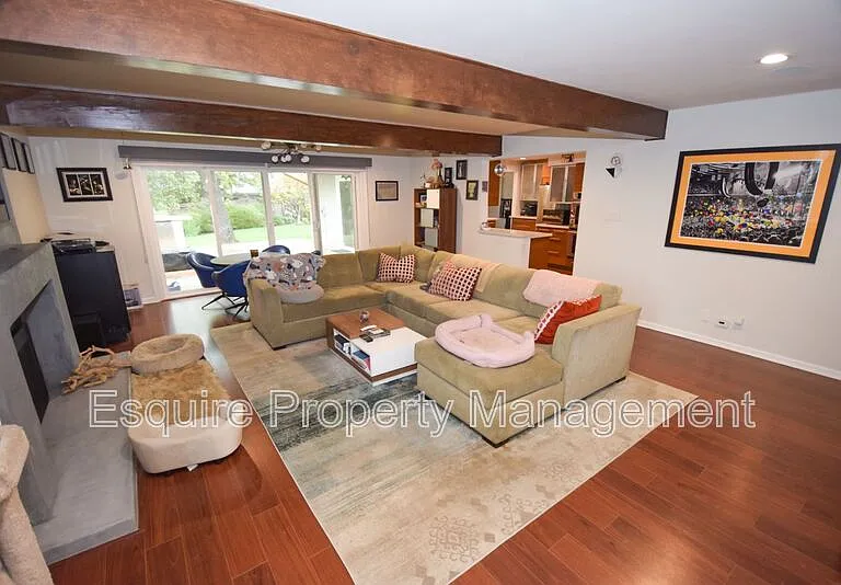 4355 Whittier Ct — Photo 3