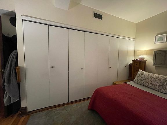 5th image of 343 Carlton Ave APT 1C