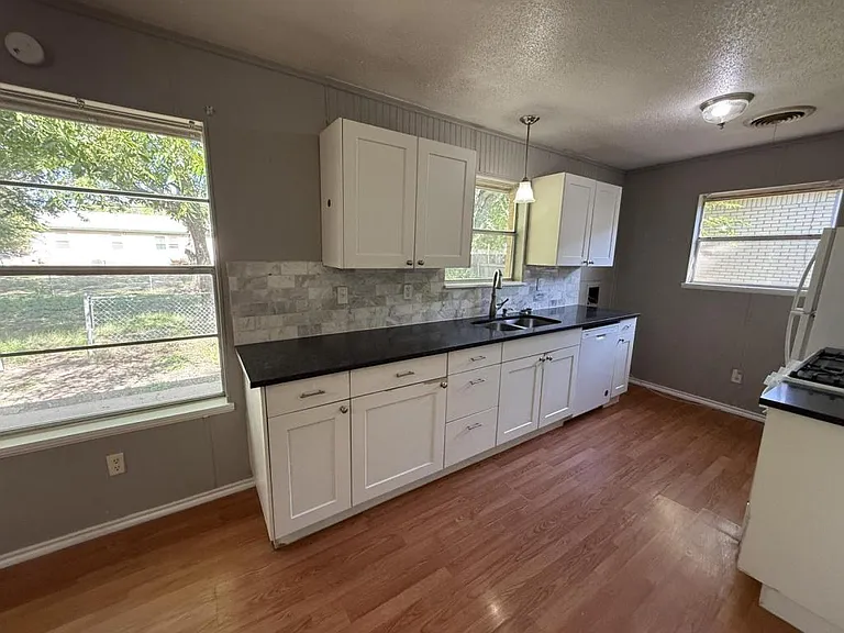 1204 S 7th St — Photo 13