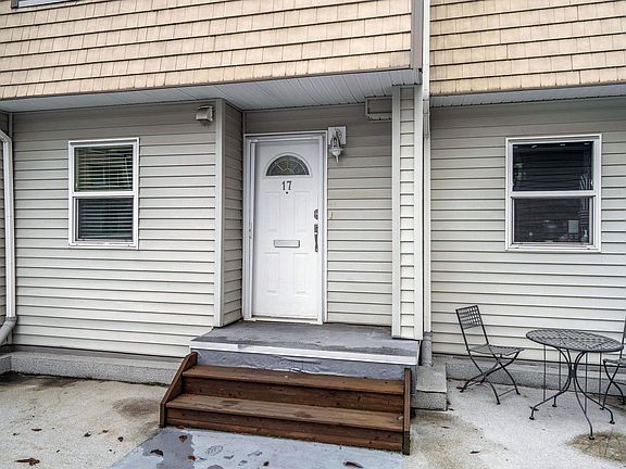 3rd image of 33293 E Bourquin Cres #17
