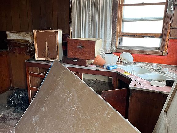 3rd image of 538 N Edwards Ave