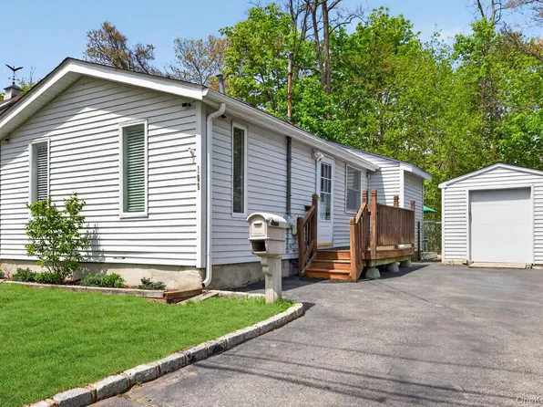 109 Eastview Road, Ronkonkoma, NY 11779