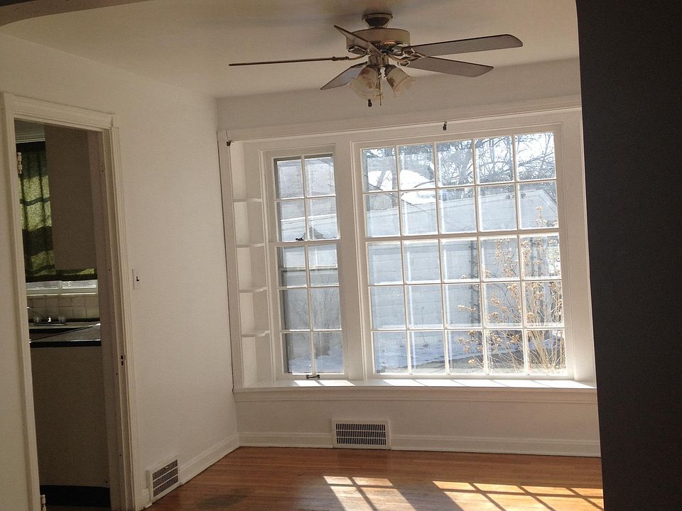 2nd image of 688 Lincoln Blvd