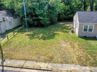 1533 Hawthorne Ln, Charlotte, NC 28205