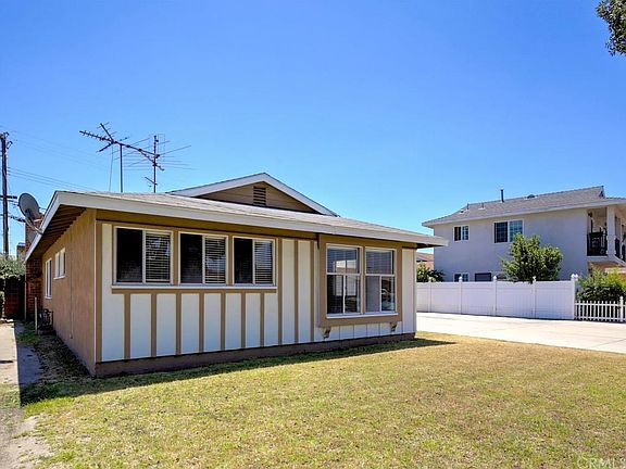 3rd image of 8419 San Carlos Way
