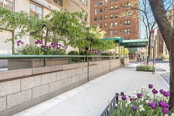 Sold by Compass | media 18