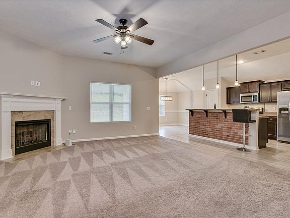 4th image of 2910 Easton Dr