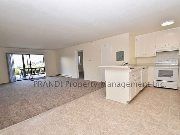 3rd image of 22 Marinero Cir APT 52