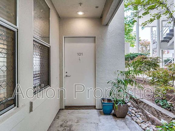 2nd image of 432 High St APT 101