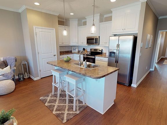 5th image of 407 Londonberry Dr