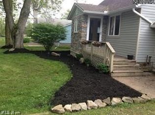 1109 Diver Rd, Deerfield, OH 44411